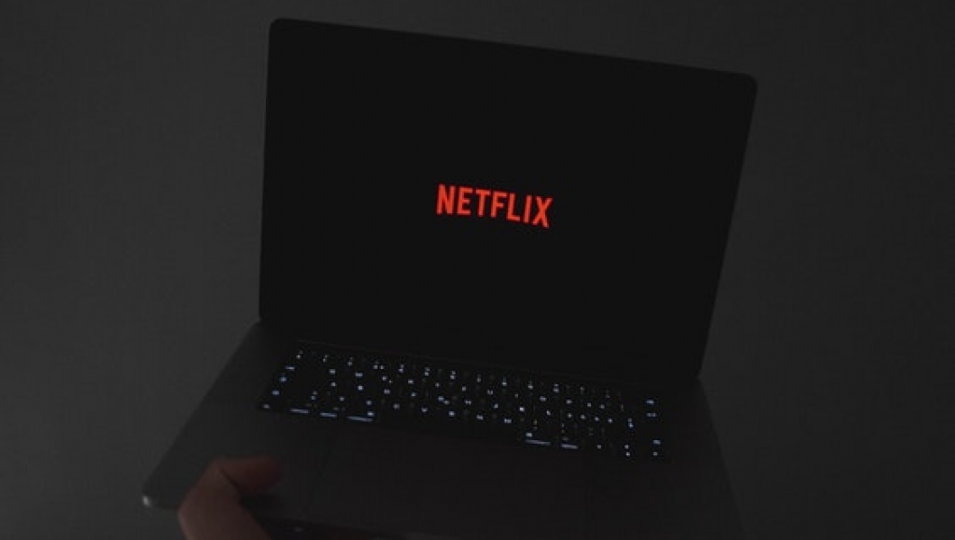 Netflix Star Hitches his Wagon to the Apology Train Netflix Star Hitches his Wagon to the Apology Train